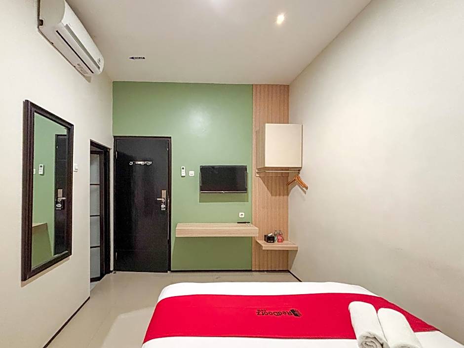 RedDoorz near Taman Krida Budaya Malang