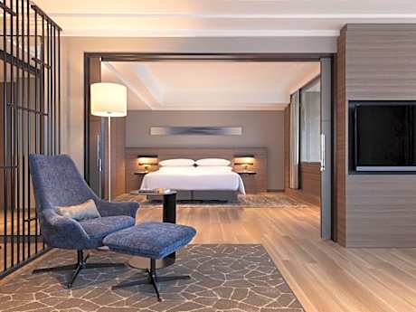 Executive Suite, 1 Bedroom Larger Suite, 1 King, Ocean view, Top floor