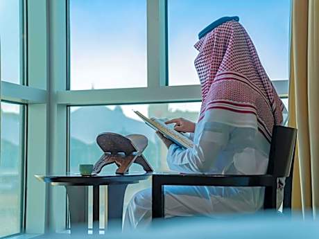 Deluxe Room with Two Single Beds and City View