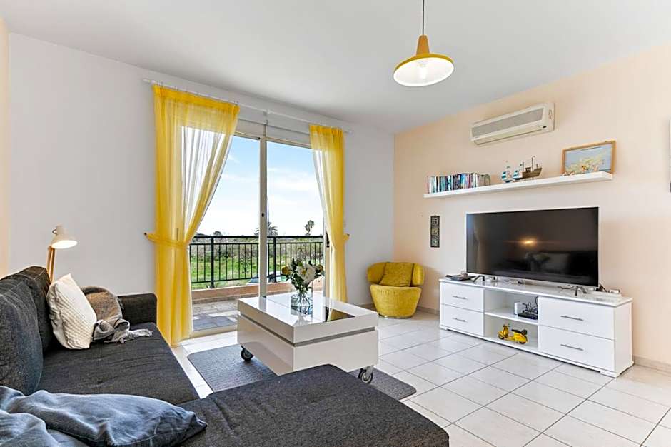 Sunny View - A Stunning Apartment with private rooftop