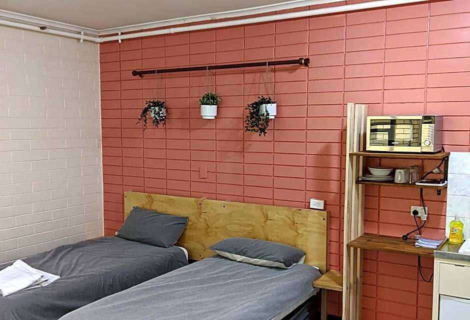 West End Motel & Backpackers