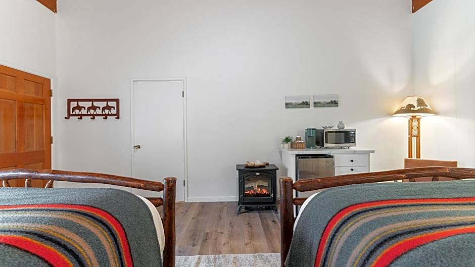 Suite Meadow @CN Lodge# 7