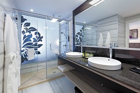 Large Double Room with partial sea view