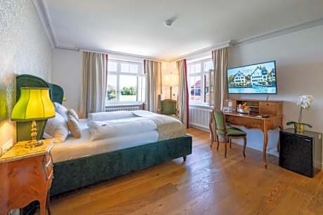 Deluxe Double Room with Lake View