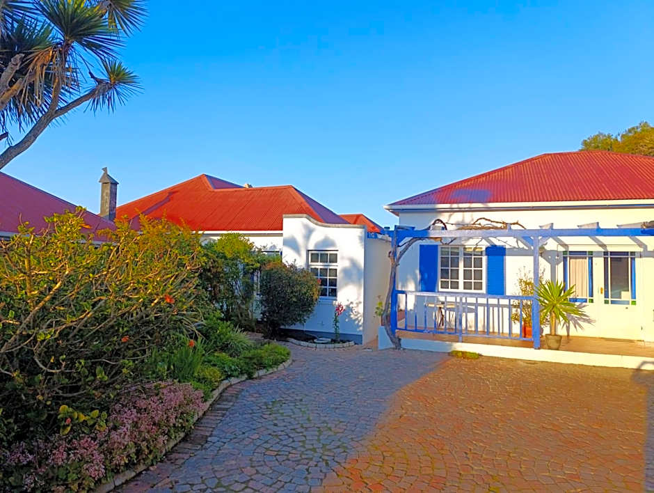 Guinea Fowl Lodge - Lagoon & Heads View B&B, Central Knysna