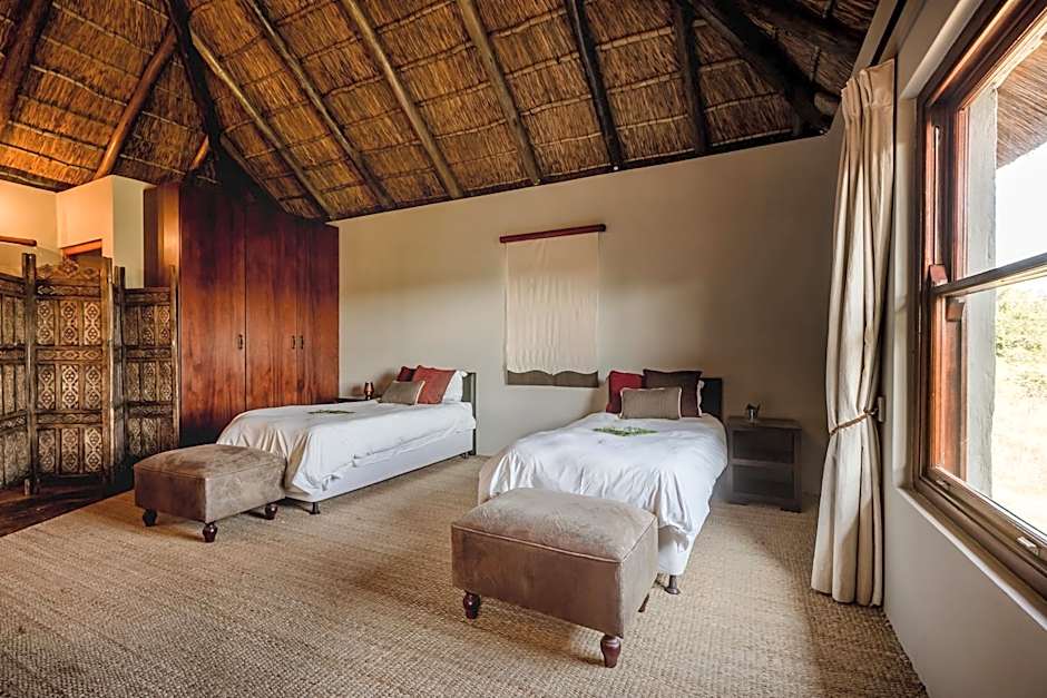 Hlosi Game Lodge - Amakhala Game Reserve