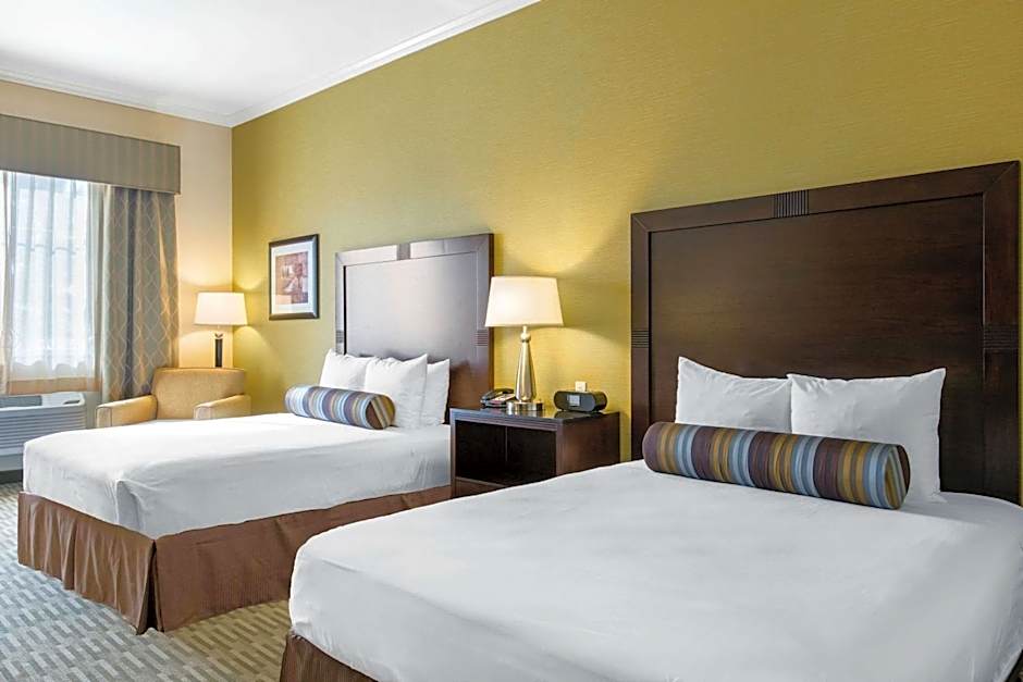 The Oaks Hotel & Suites