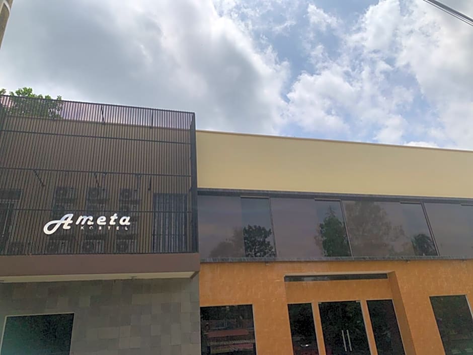 RedDoorz near Alun Alun Purbalingga