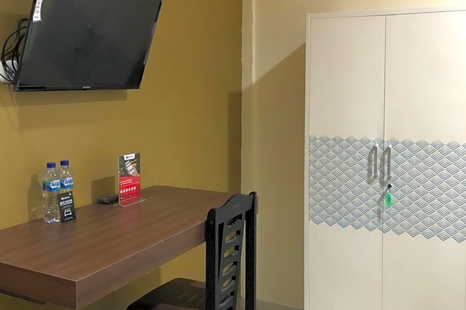 RedDoorz near RS Adam Malik Medan 2