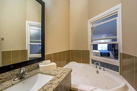 King Room with Spa Bath - Non-Smoking