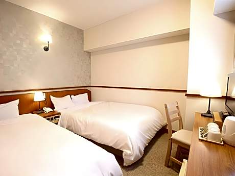 Twin Room (2 Adult) - Non-Smoking