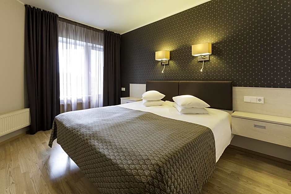 Photo 1 of 6 of Suite
