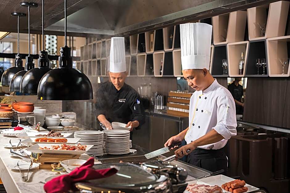 DeLaSea Ha Long Hotel - Modern Bayview Escape 