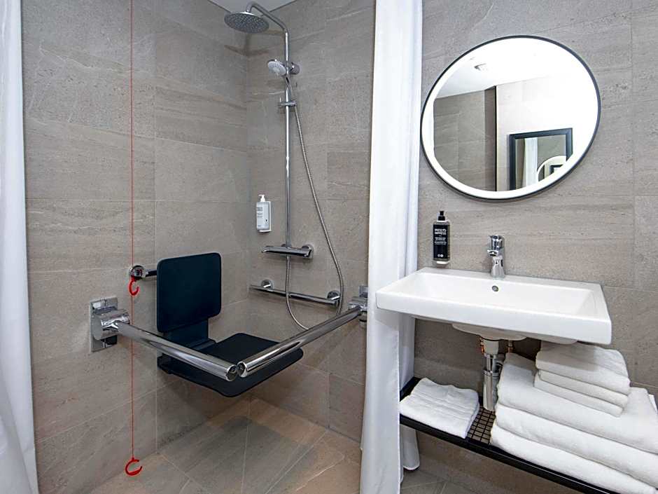 ibis London Gatwick Airport