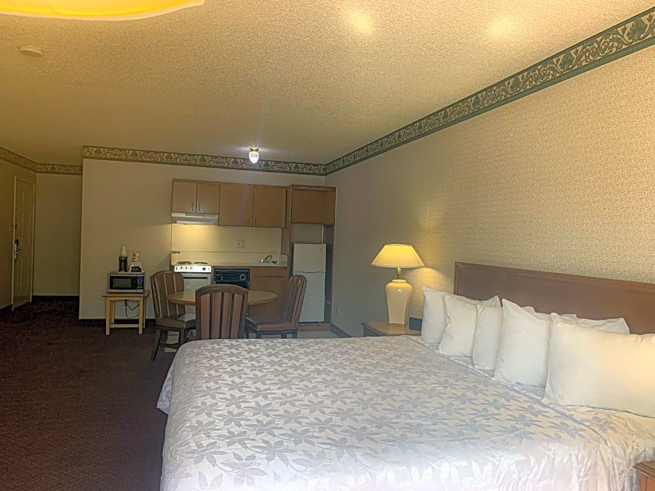 Econo Lodge Inn & Suites