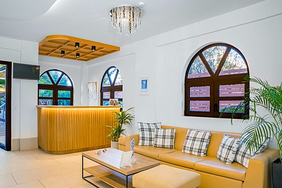 Paradise Hotel-Apartments