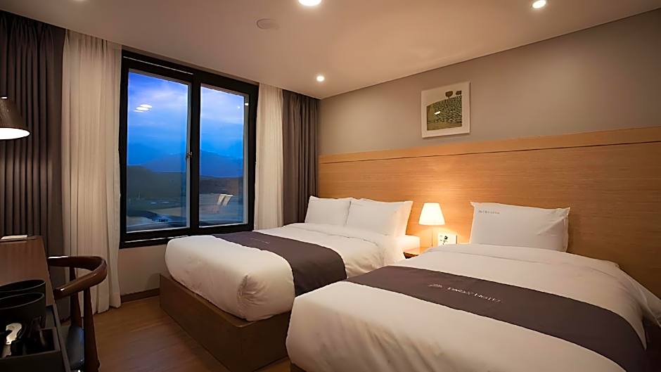 Two-Y-Hotel