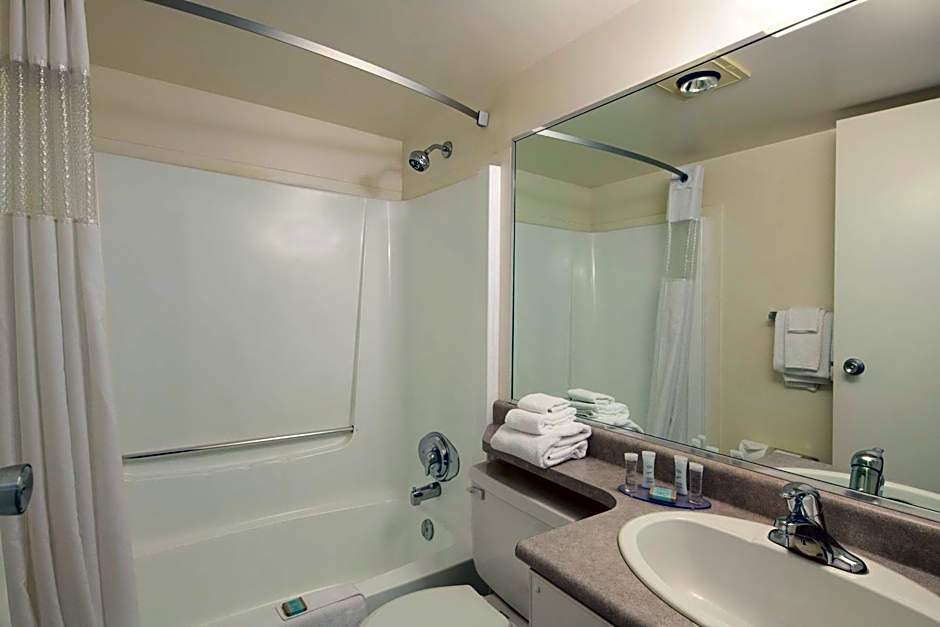 Travelodge by Wyndham Nanaimo