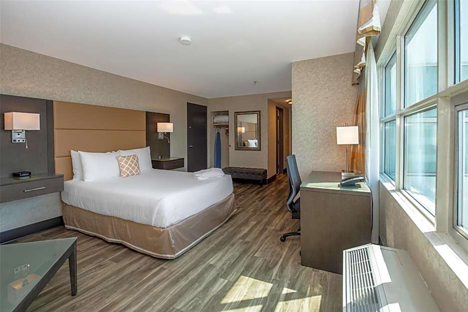 Coast Lonsdale Quay Hotel