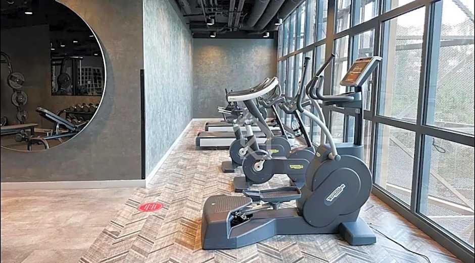 Luxury apt in the 40 plus floor