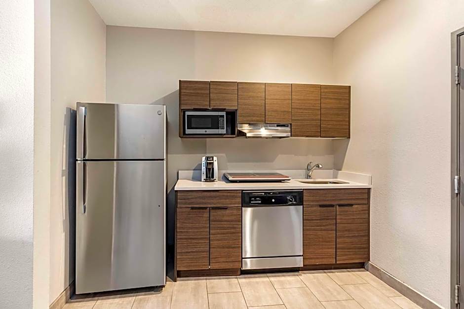 Best Western Plus Bourbonnais Hotel & Suites