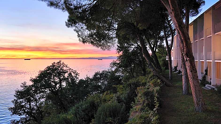 Hotel Riviera & Maximilian's