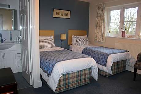 Twin Room with Shower