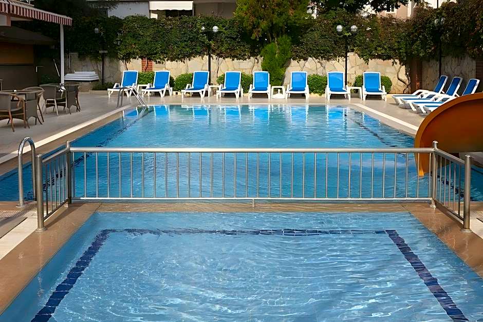 Lara Dinc Hotel