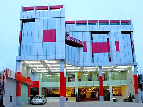 Hotel Le Garden – Experience Serenity Near Sacred Temples