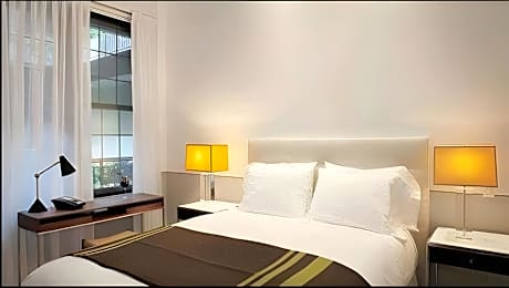 Deluxe Queen Patio Room