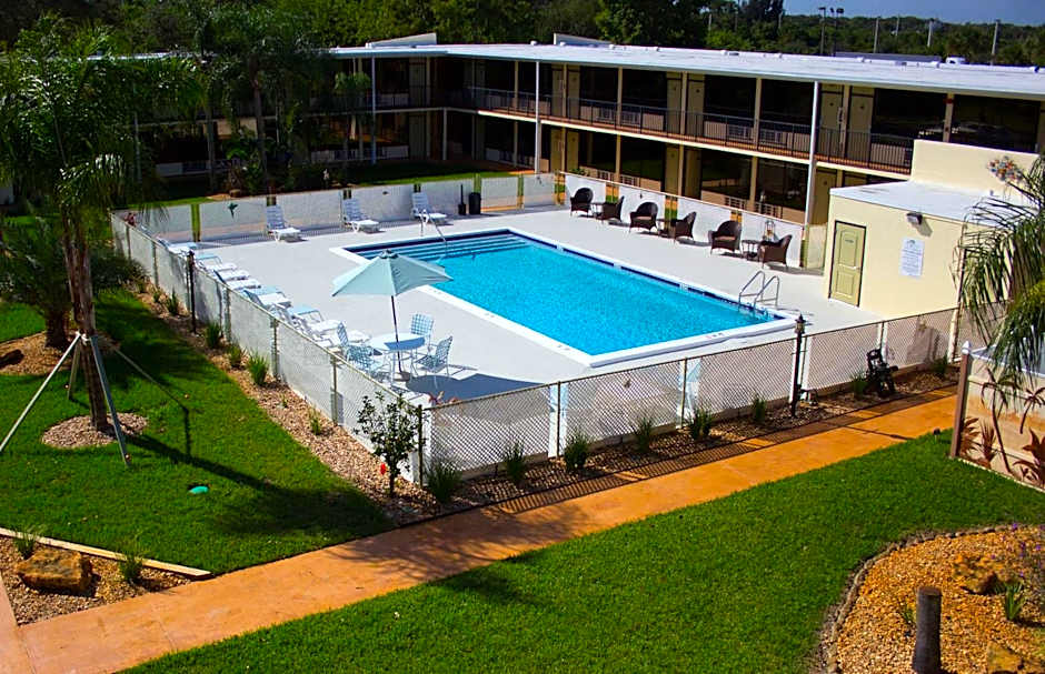 At Home Inn - Fort Pierce