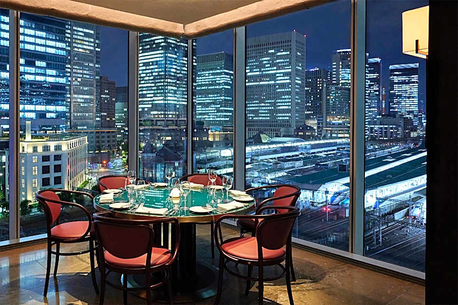 Four Seasons Hotel Tokyo At Marunouchi