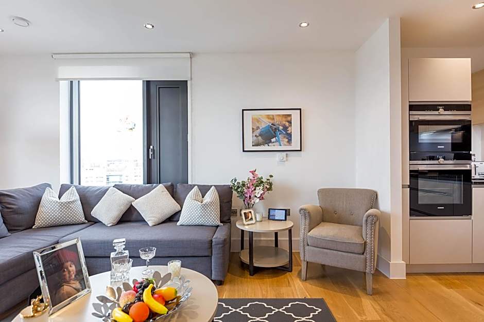 Portobello Apt with Floor-to-Ceiling Views