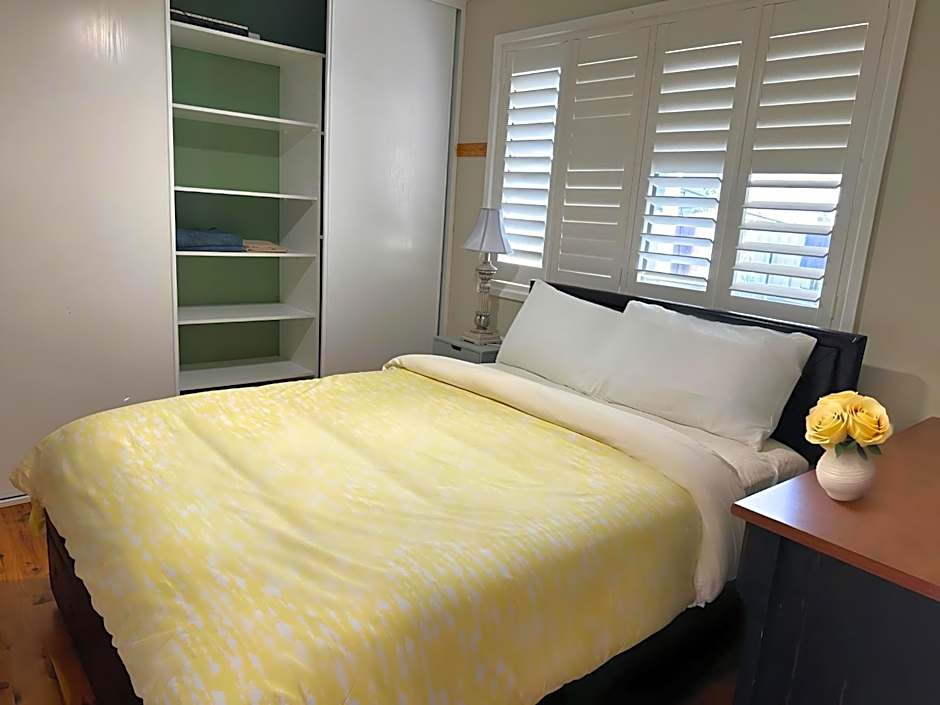 Cheerful 4 Bedrooms With Free Parking