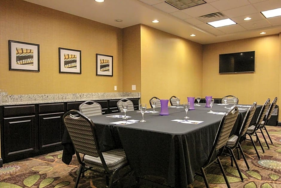 Holiday Inn Express and Suites Montgomery By IHG
