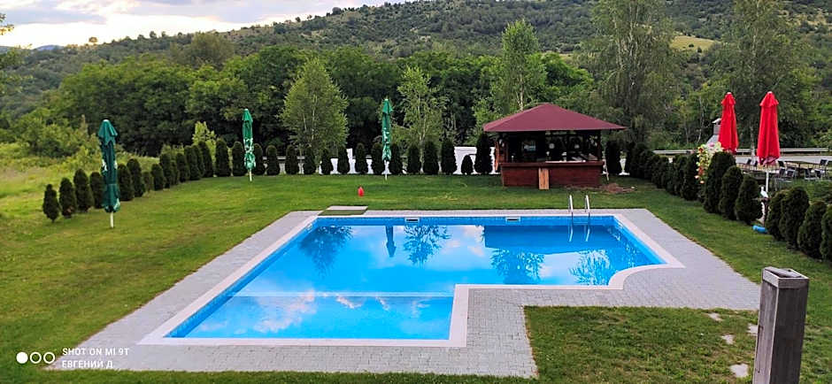 Alpine Garden Hotel (Trayanovi Dvori)