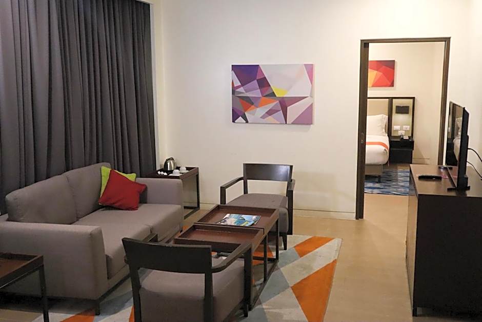 Photo 1 of 7 of Executive Suite