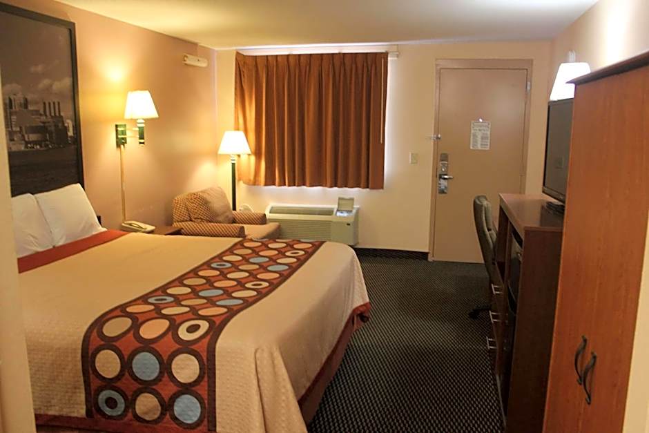 Super 8 by Wyndham Laurel