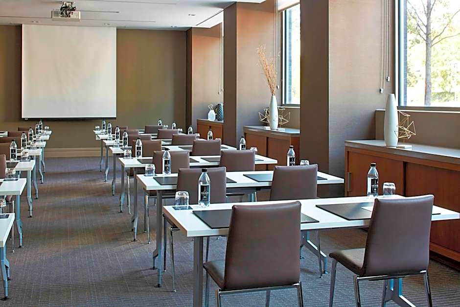 AC Hotel by Marriott Atlanta Buckhead at Phipps Plaza