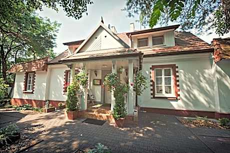 Dworek Pokoje Gościnne