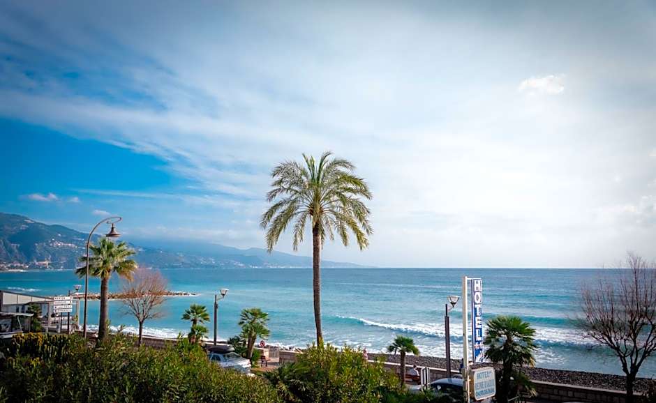 Hotel et Appartements Reine D'Azur
