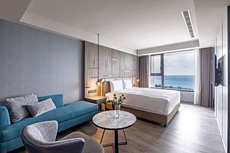 Building Tranquil - Executive Deluxe King Room with Ocean View