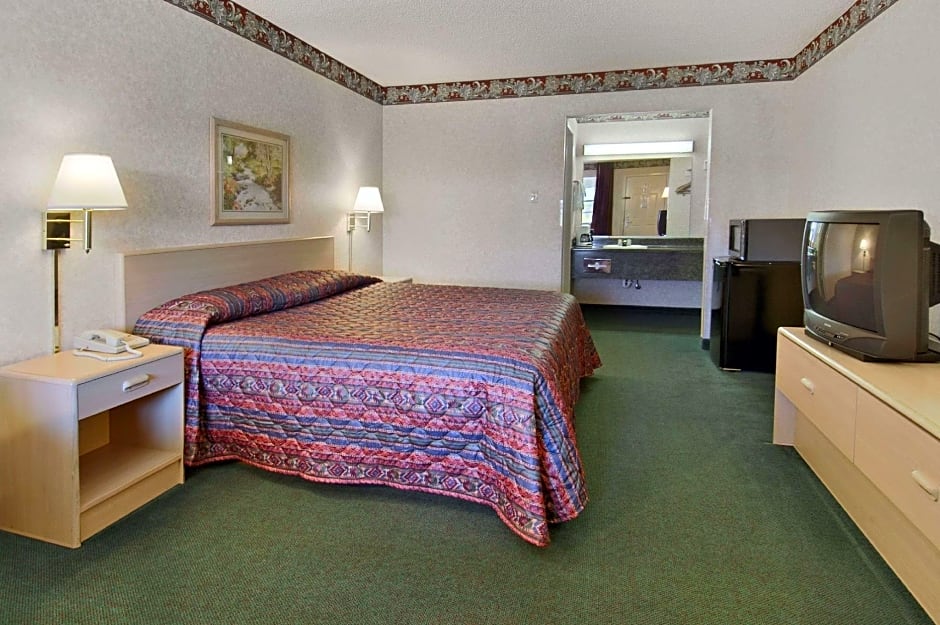 Super 8 by Wyndham - Canton, Texas