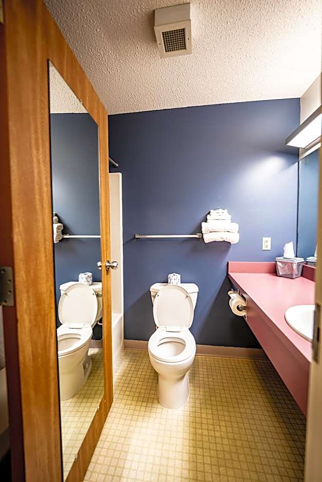 Manistee Inn & Marina