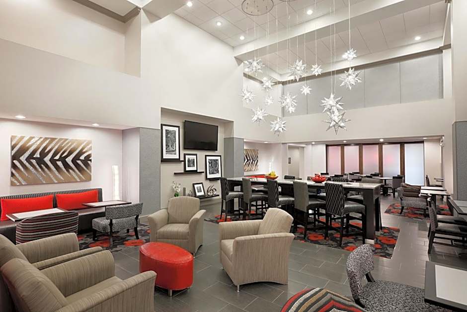 Hampton Inn & Suites Roanoke Airport