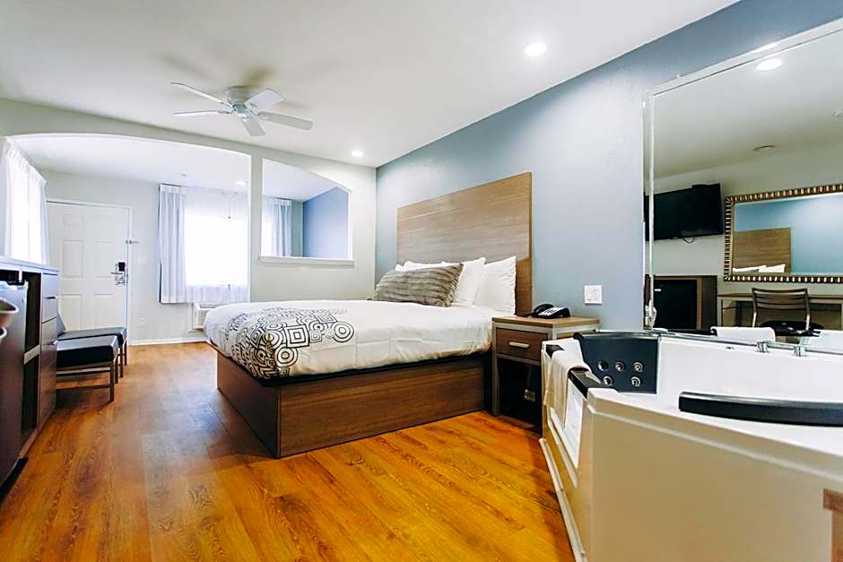 Scottish Inn & Suites - Kemah Boardwalk