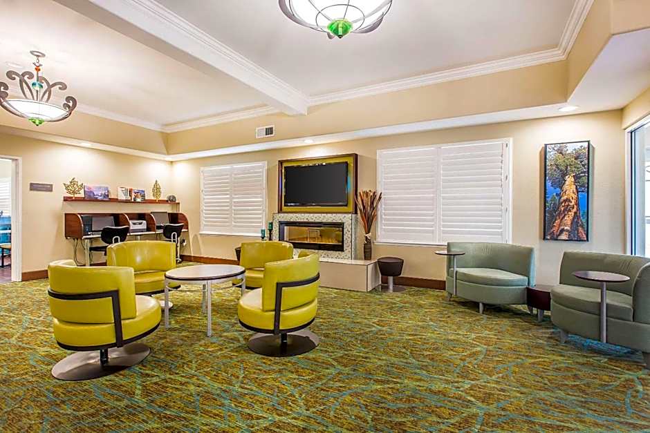 Comfort Suites Fresno River Park