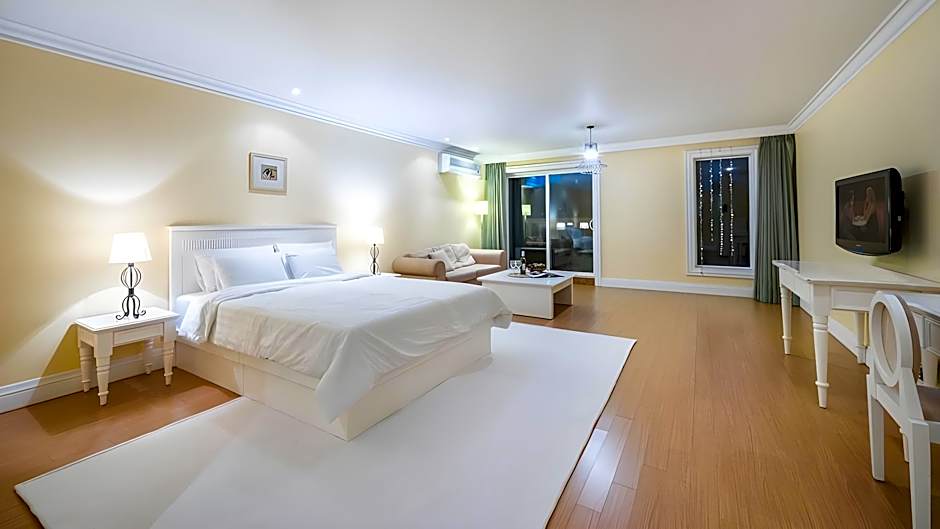 Yangyang Golden Bay Pension