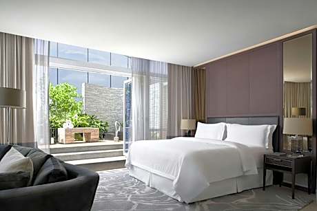 Grand Deluxe Terrace King, Deluxe Guest room, 1 King, Terrace, Whirlpool