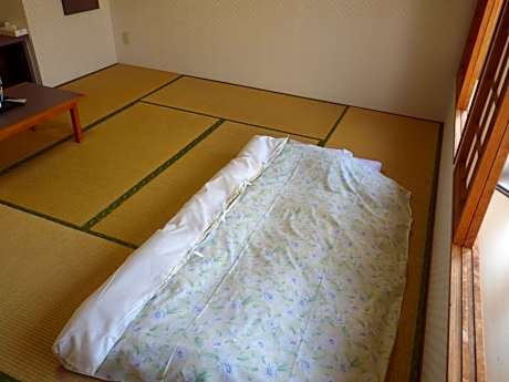 Japanese-Style Family Room